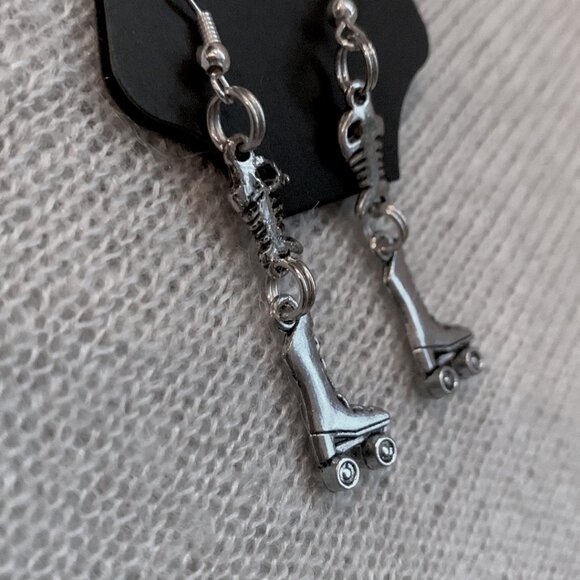 Earrings - Quad Skates & fish bones - Silver tone - Picture 2 of 4